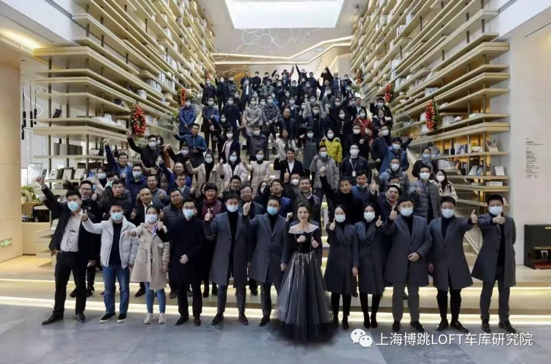 北海全国一百多人在华侨城汉口道6号参观研讨LOFT专利车库技术！